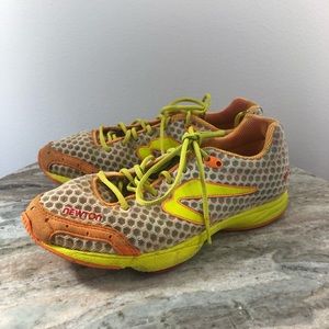3/$25 👑 Newton Speedracers size 8.5 yellow shoes
